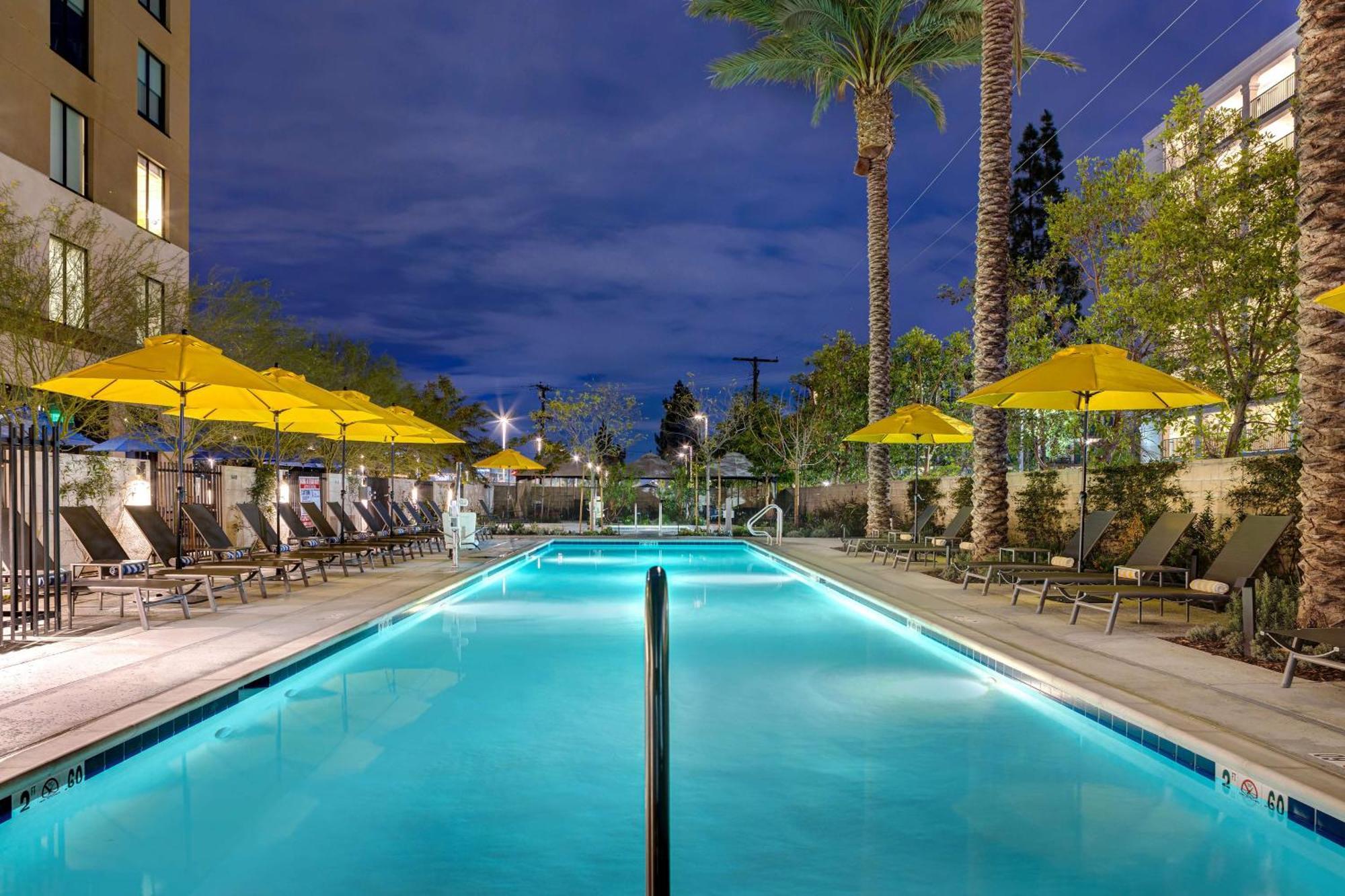 Hilton Garden Inn Anaheim Resort Exterior foto